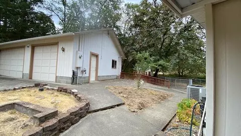 1740 Summit Loop, Grants Pass, OR 97527 photo 39