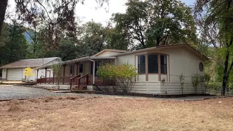 1740 Summit Loop, Grants Pass, OR 97527 photo 2