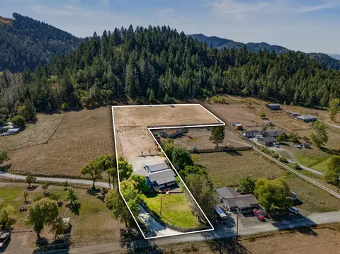 197 Forest Rd, Myrtle Creek, OR 97457