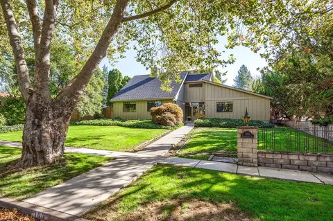 100 Kensington Sq, Medford, OR 97504