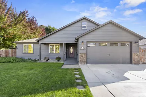 919 Highbury Dr, Medford, OR 97501