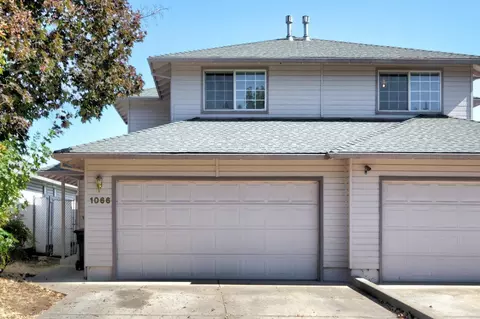 1066 Glengrove Ave, Central Point, OR 97502