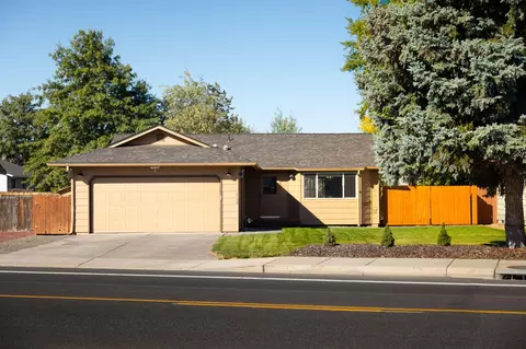 1739 SW 27th St, Redmond, OR 97756