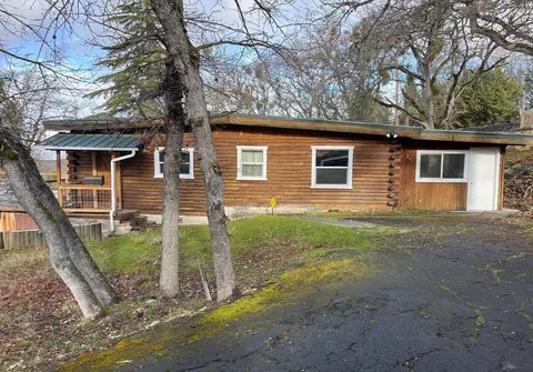 3496 N Foothill Rd, Medford, OR 97504