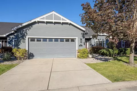 149 Skyhawk Dr, Eagle Point, OR 97524 photo 2