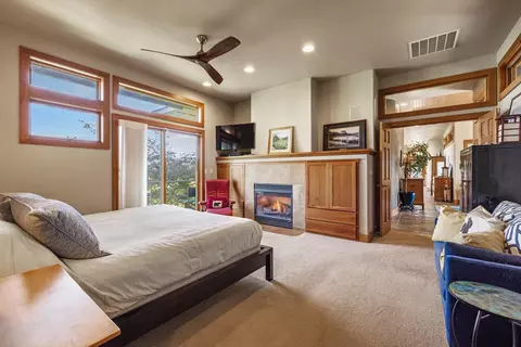 Bedroom - 10109 Cinnamon Teal Dr, Klamath Falls, OR 97601 photo 2 of 6