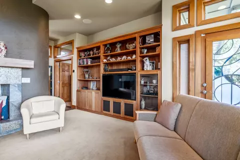 Living - 10109 Cinnamon Teal Dr, Klamath Falls, OR 97601 photo 3 of 3