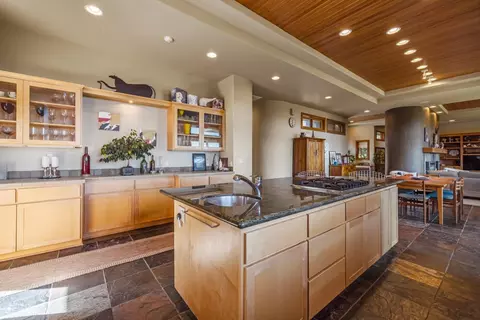 Kitchen - 10109 Cinnamon Teal Dr, Klamath Falls, OR 97601 photo 5 of 5