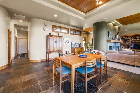 Dining - 10109 Cinnamon Teal Dr, Klamath Falls, OR 97601 photo 3 of 4