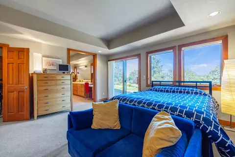 Bedroom - 10109 Cinnamon Teal Dr, Klamath Falls, OR 97601 photo 6 of 6