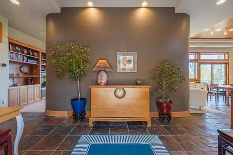 Entry Way - 10109 Cinnamon Teal Dr, Klamath Falls, OR 97601 photo 3 of 5