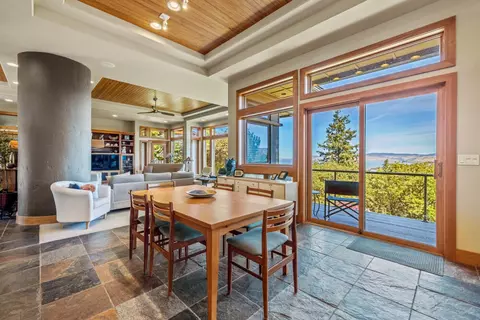 Dining - 10109 Cinnamon Teal Dr, Klamath Falls, OR 97601 photo 2 of 4