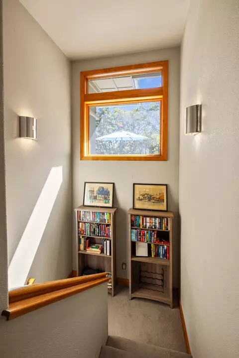 Entry Way - 10109 Cinnamon Teal Dr, Klamath Falls, OR 97601 photo 5 of 5