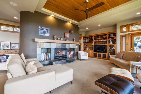 Living - 10109 Cinnamon Teal Dr, Klamath Falls, OR 97601 photo 1 of 3