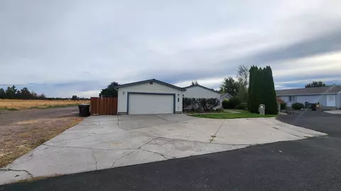 854 NE Cheyenne Dr, Redmond, OR 97756
