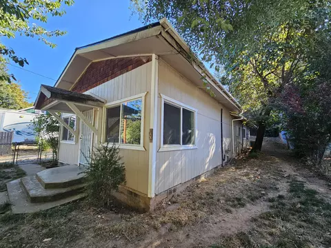 Exterior - 248 2nd St, Glendale, OR 97442 photo 3 of 3