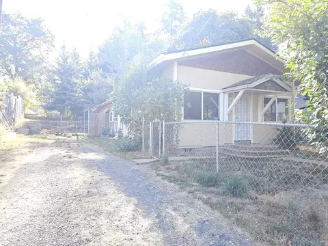 Exterior - 248 2nd St, Glendale, OR 97442 photo 2 of 3