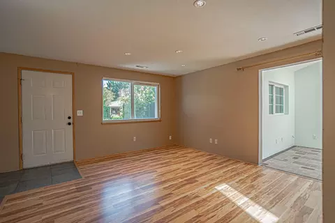 125 School House Rd, Talent, OR 97540
