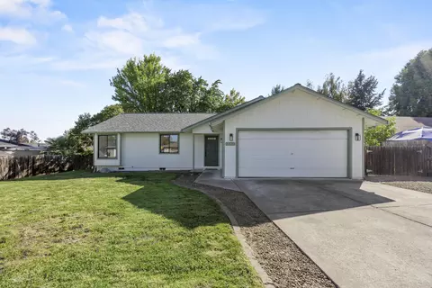 323 Snowy Butte Ln, Central Point, OR 97502