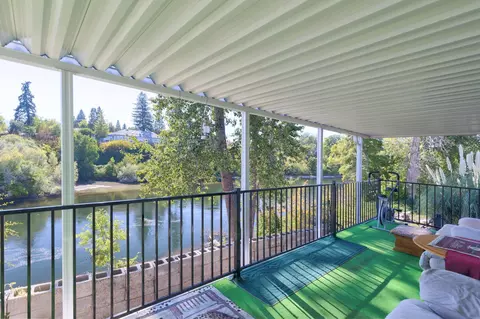 378 Lakeview Dr, Grants Pass, OR 97526