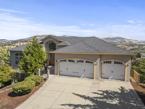 801 Amerman Dr, Phoenix, OR 97535 photo 1