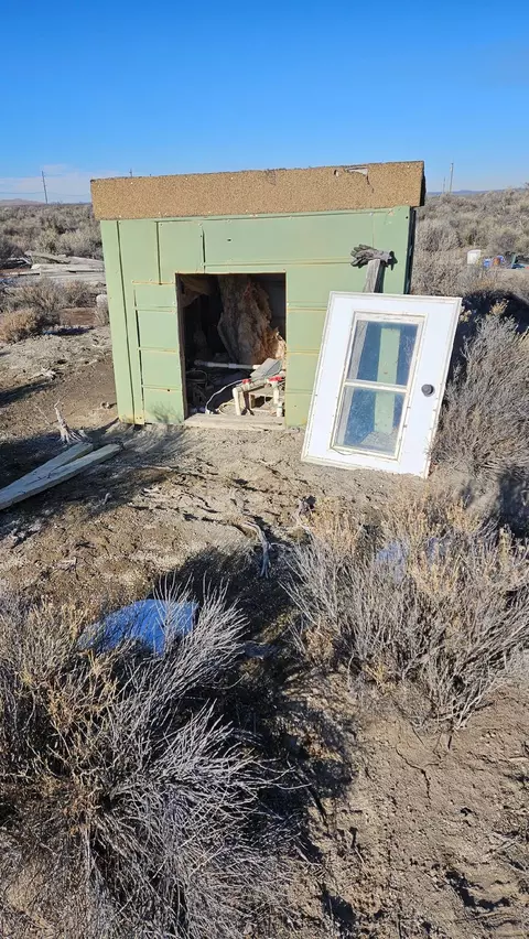 400 Fossil Lake Rd, Christmas Valley, OR 97641