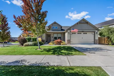 2899 SW 47th St, Redmond, OR 97756