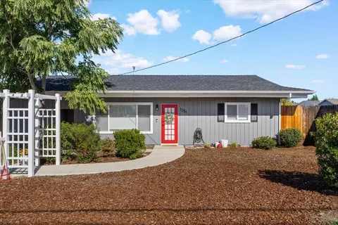 1254 Maple Park Dr, Medford, OR 97501