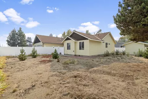 Exterior - 16696 Oakridge Pl, La Pine, OR 97739 photo 8 of 11