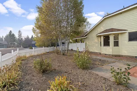 Exterior - 16696 Oakridge Pl, La Pine, OR 97739 photo 10 of 11