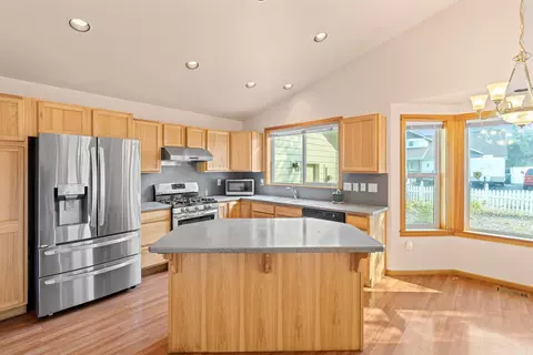 Kitchen - 16696 Oakridge Pl, La Pine, OR 97739 photo 2 of 4
