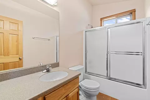 Bath - 16696 Oakridge Pl, La Pine, OR 97739 photo 1 of 4