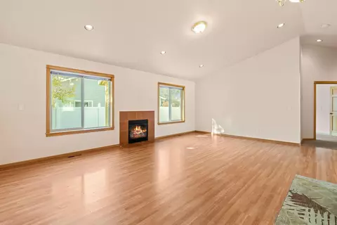 Living - 16696 Oakridge Pl, La Pine, OR 97739 photo 1 of 4