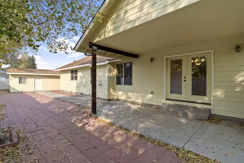 Exterior - 16696 Oakridge Pl, La Pine, OR 97739 photo 4 of 11