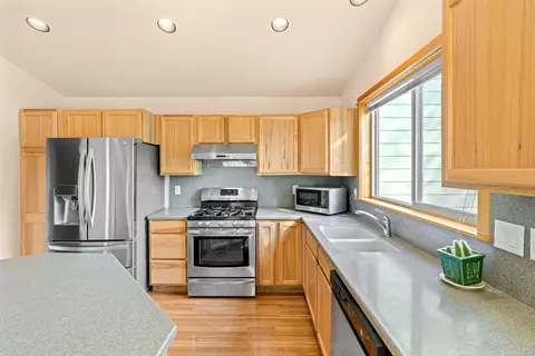 Kitchen - 16696 Oakridge Pl, La Pine, OR 97739 photo 4 of 4