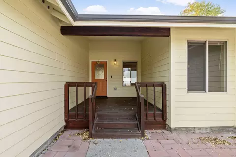 Exterior - 16696 Oakridge Pl, La Pine, OR 97739 photo 2 of 11