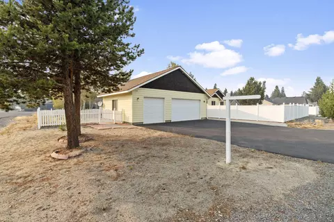 16696 Oakridge Pl, La Pine, OR 97739