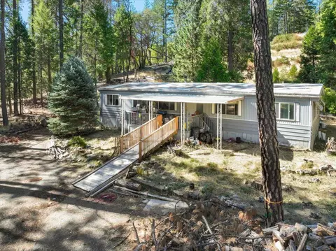 9887 W Evans Creek Rd, Rogue River, OR 97537
