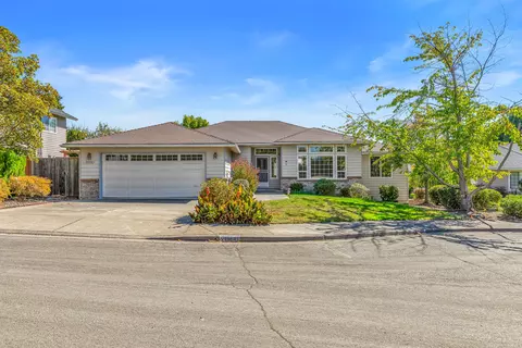 2860 Shanteal Pl, Medford, OR 97504