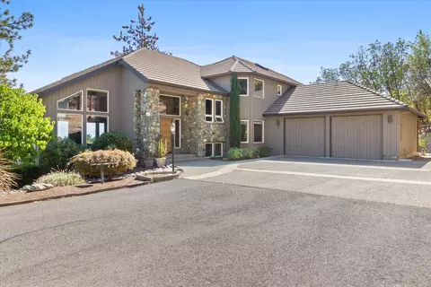 2801 Old Military Rd, Central Point, OR 97502