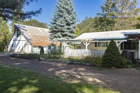 1018 Thompson Creek Rd, Selma, OR 97538