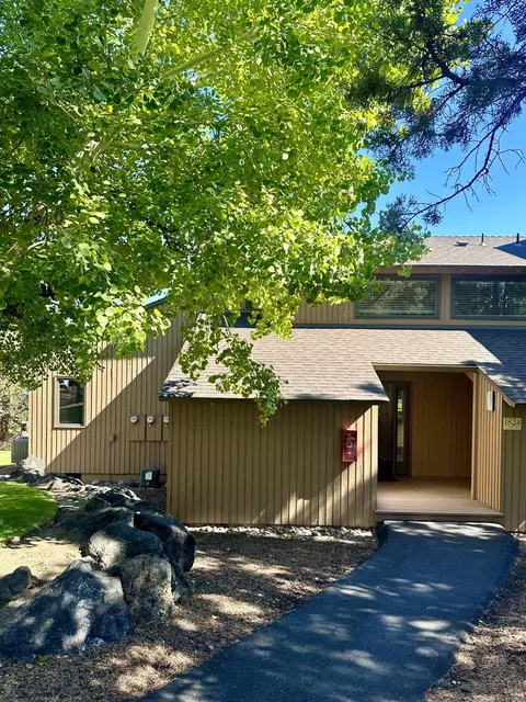 1824 Redtail Hawk Dr #RV61F, Redmond, OR 97756