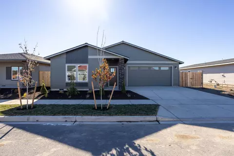 4936 SW Yew Pl #LOT 28, Redmond, OR 97756