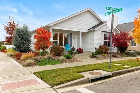 401 Castle Rock Dr, Central Point, OR 97502