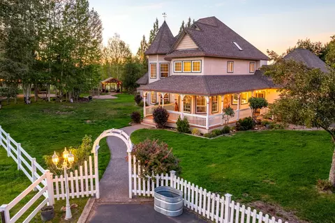 Exterior - 22122 Neff Rd, Bend, OR 97701 photo 3 of 15