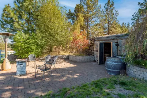 Exterior - 22122 Neff Rd, Bend, OR 97701 photo 11 of 15