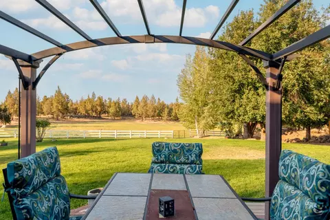 Exterior - 22122 Neff Rd, Bend, OR 97701 photo 8 of 15