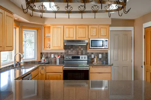 Kitchen - 22122 Neff Rd, Bend, OR 97701 photo 2 of 4