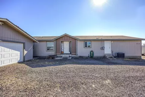 352 E Dutton Rd, Eagle Point, OR 97524 photo 2