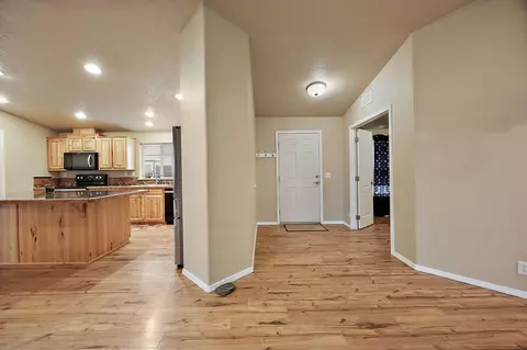 352 E Dutton Rd, Eagle Point, OR 97524 photo 4